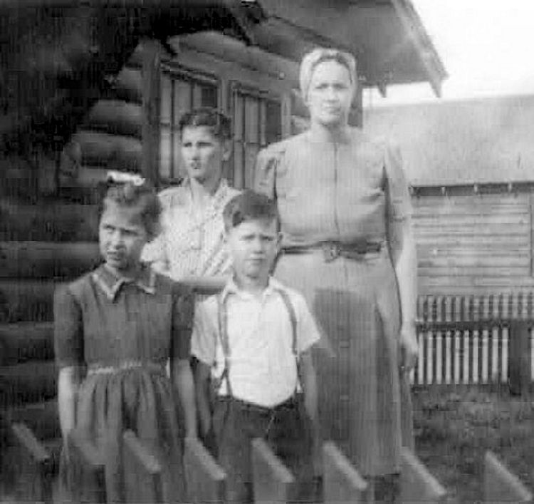 Ella Abbott and their 3 children - late 1940’s.
